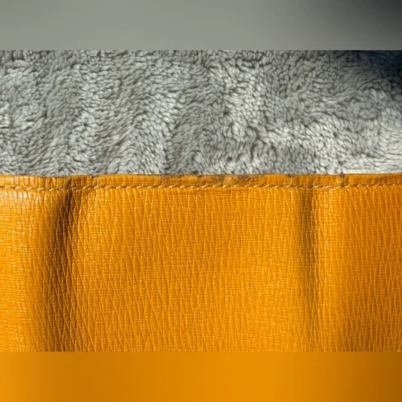 Burberry Mustard Leather 3 Ring Key Case - Picture 6 of 6